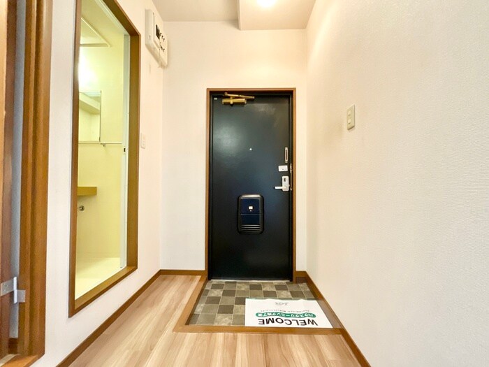 物件内観写真16　(玄関)
