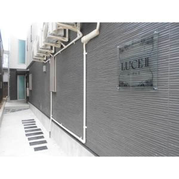 物件外観写真2　(エントランス部分)