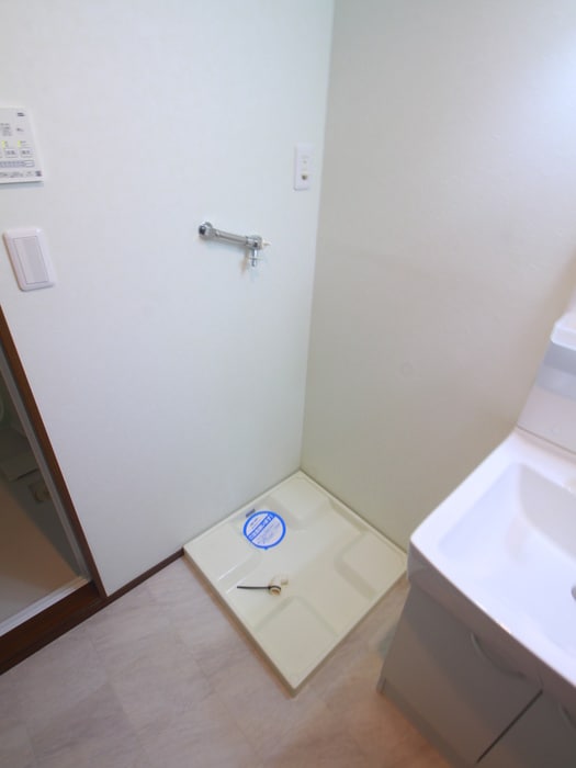 物件内観写真10　(洗濯機置場)