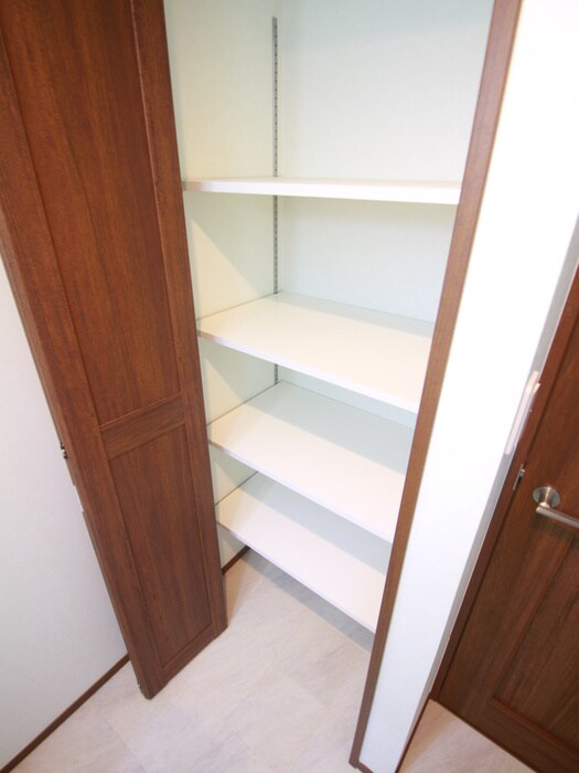 物件内観写真12　(収納)