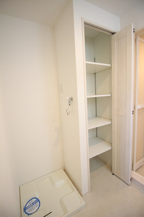 物件内観写真14　(洗濯機置場)