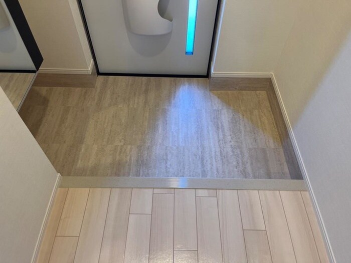 物件内観写真13　(玄関)