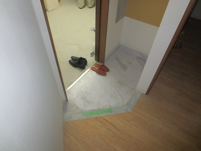 物件内観写真7　(玄関)