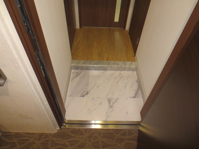 物件内観写真17　(玄関)