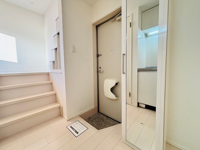 物件内観写真13　(玄関)