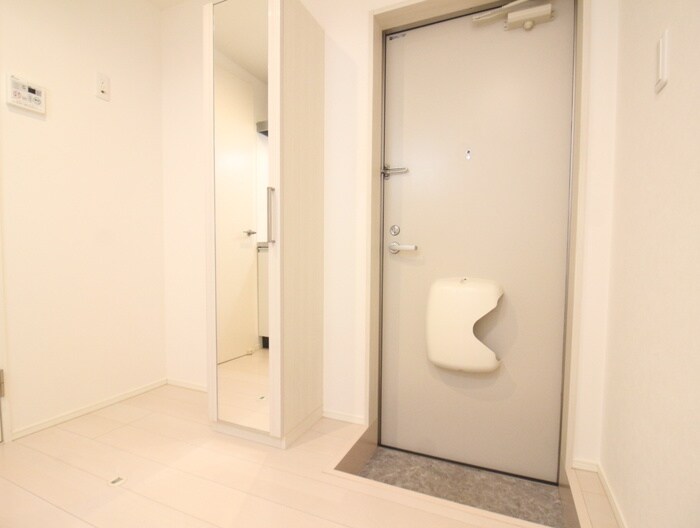 物件内観写真16　(玄関)