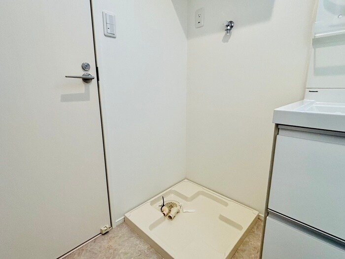 物件内観写真16　(洗濯機置場)