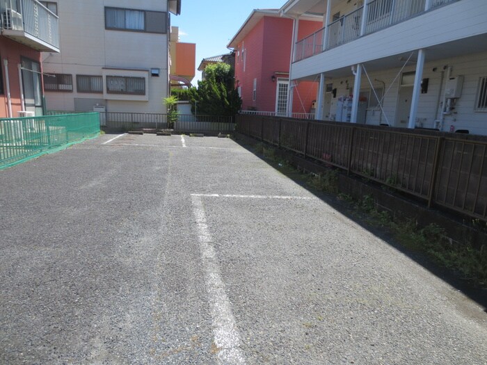 物件外観写真5　(駐車場)