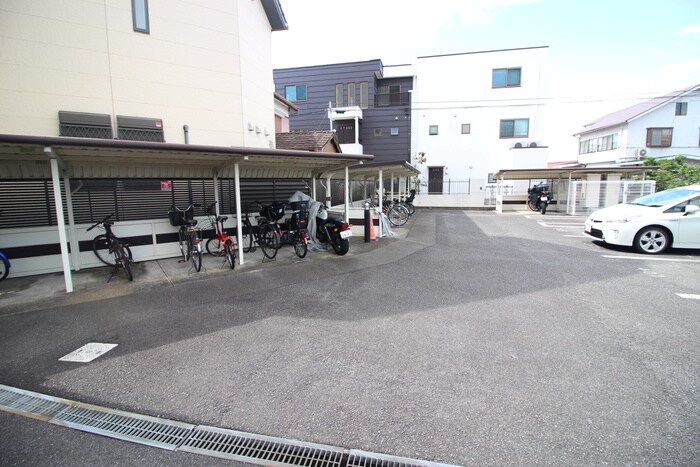 物件外観写真4　(駐輪場)