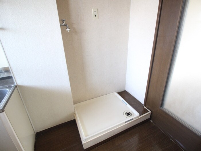 物件内観写真11　(洗濯機置場)