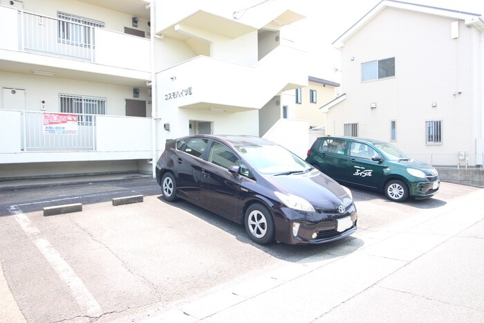 物件外観写真4　(駐車場)