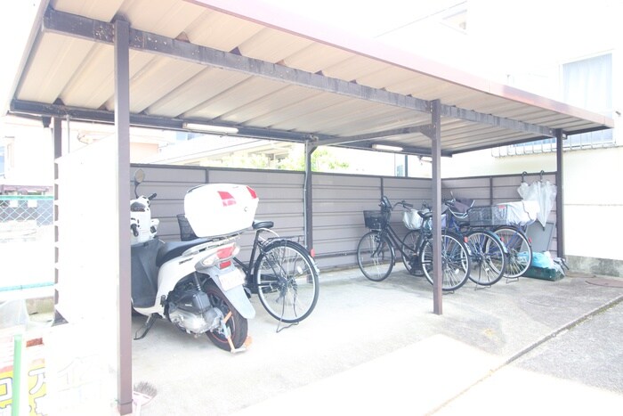 物件外観写真5　(駐輪場)