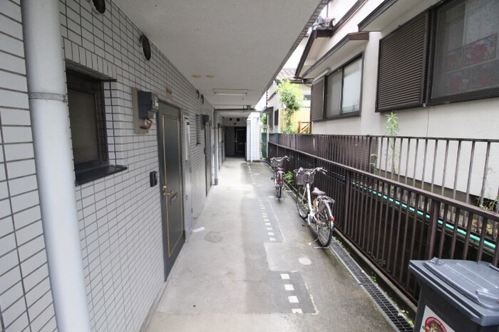 物件外観写真3　(エントランス部分)