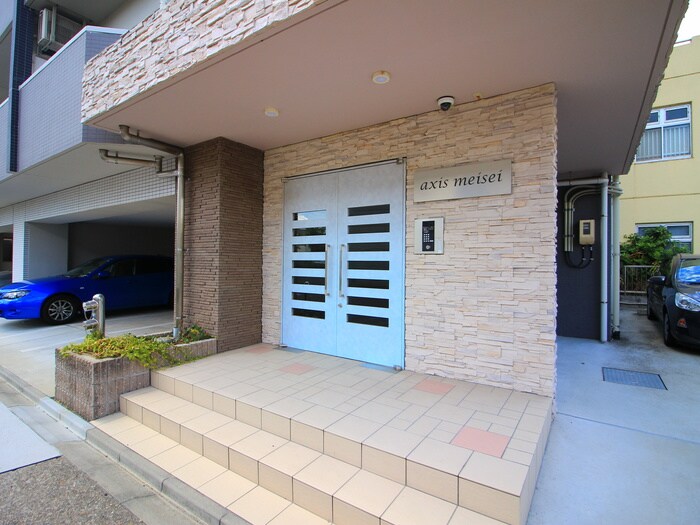 物件外観写真2　(エントランス部分)