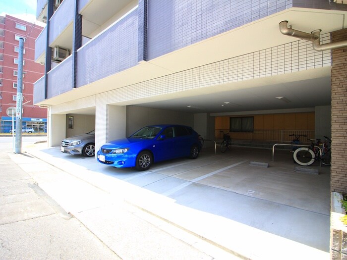 物件外観写真6　(駐車場)