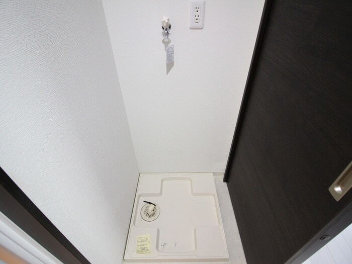 物件内観写真12　(洗濯機置場)