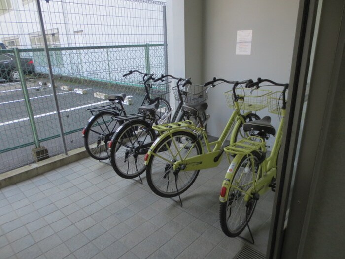 物件外観写真4　(駐輪場)
