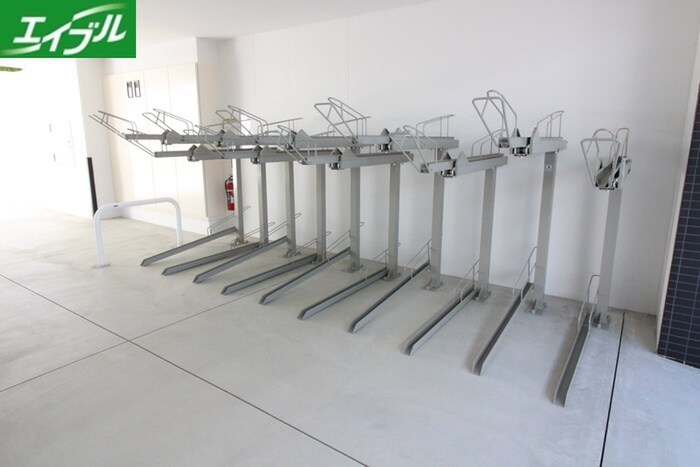 物件外観写真4　(駐輪場)