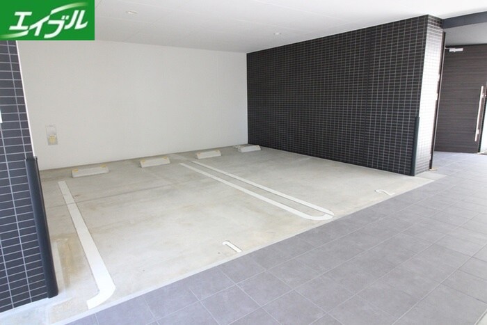 物件外観写真6　(駐車場)