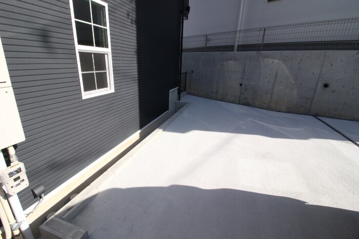 物件外観写真4　(エントランス部分)