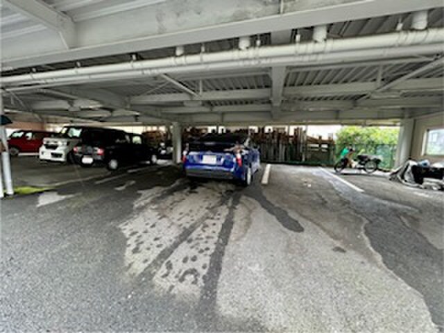 物件外観写真5　(駐車場)