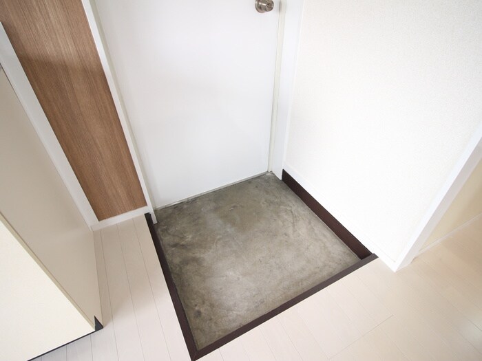物件内観写真18　(玄関)