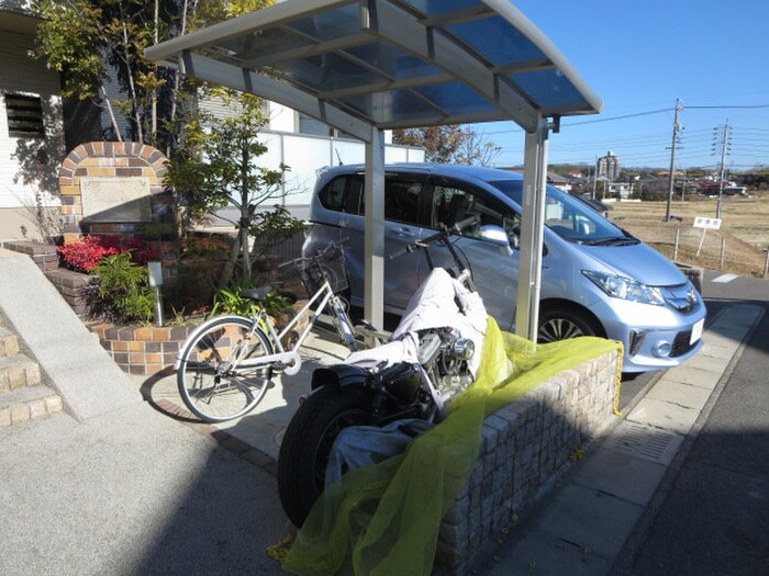 物件外観写真3　(駐輪場)