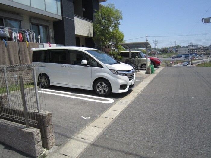 物件外観写真6　(駐車場)