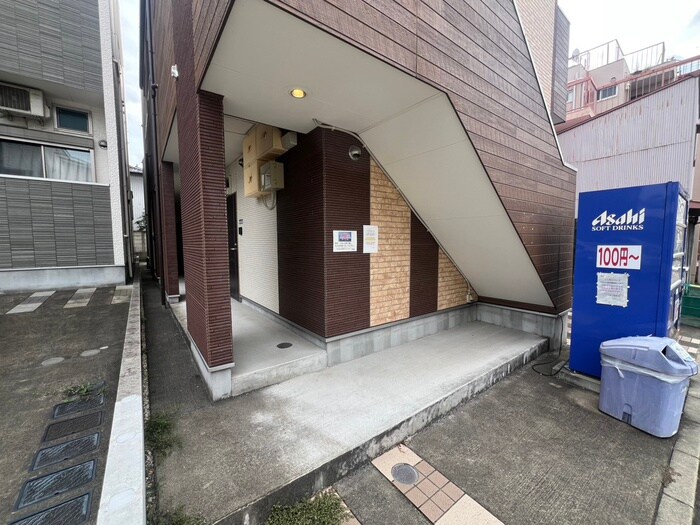 物件外観写真4　(エントランス部分)