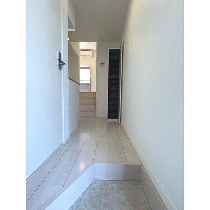 物件内観写真15　(玄関)