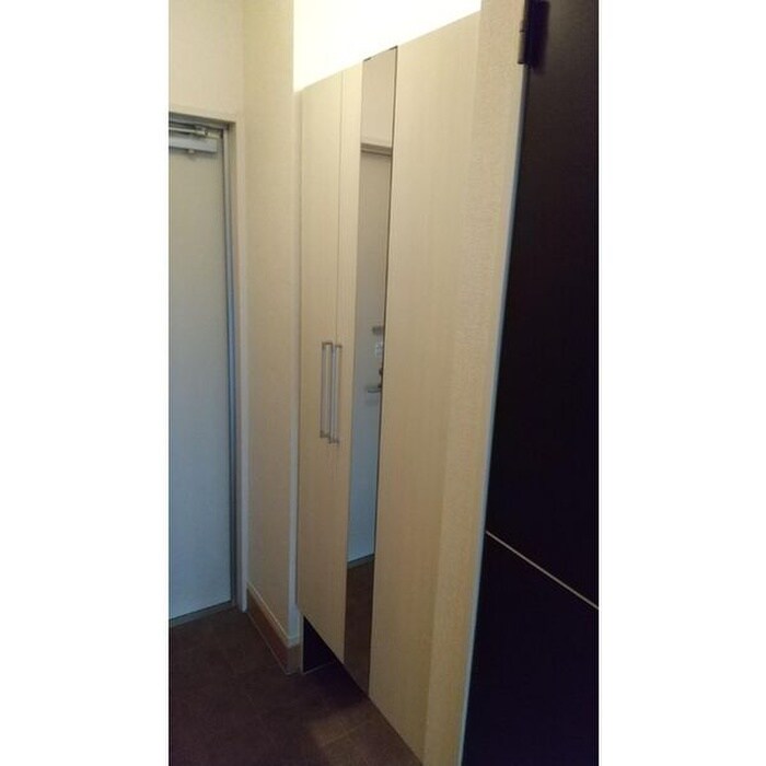 物件内観写真4　(玄関)