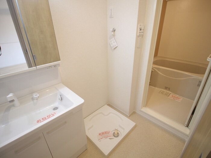 物件内観写真17　(洗濯機置場)