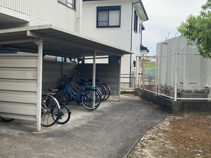物件外観写真5　(駐輪場)
