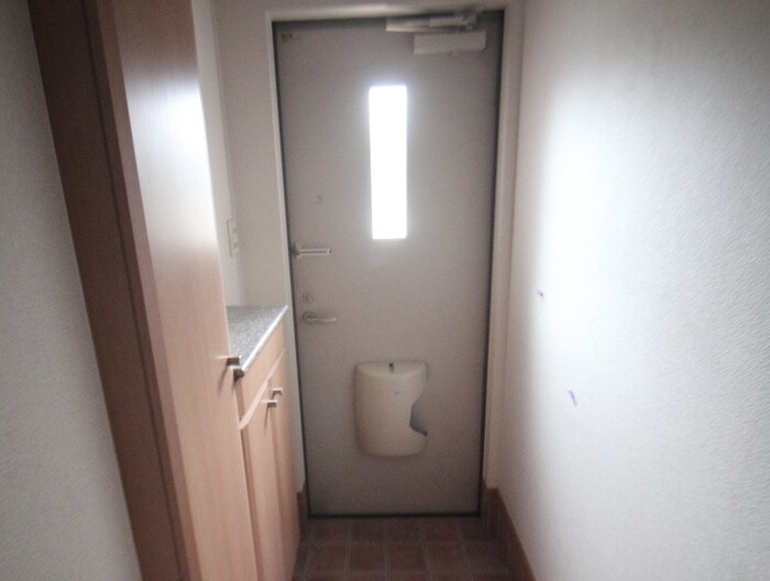 物件内観写真5　(玄関)
