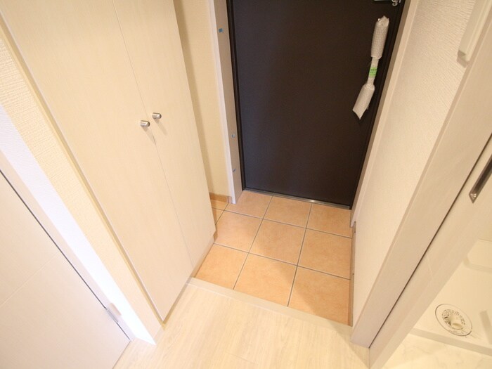 物件内観写真18　(玄関)