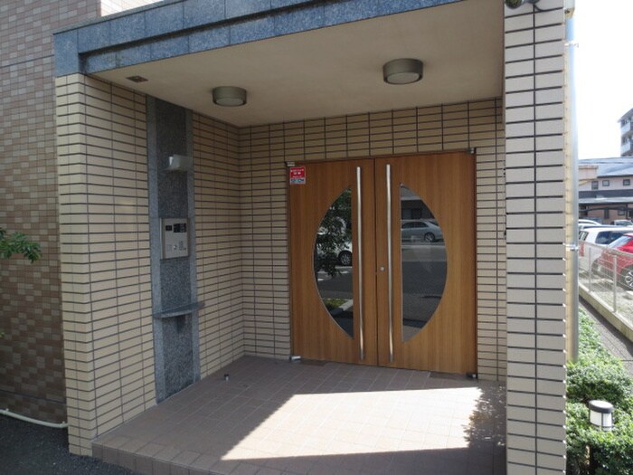 物件外観写真4　(エントランス部分)