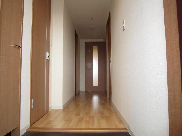 物件内観写真10　(玄関)