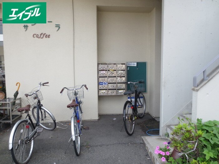 物件外観写真3　(駐輪場)
