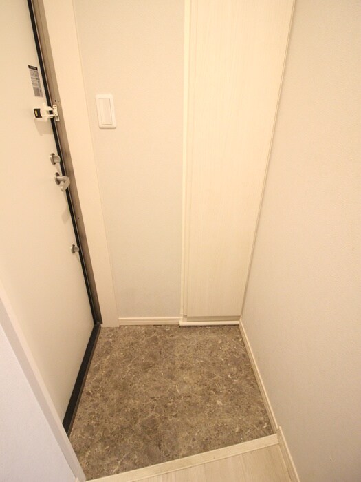 物件内観写真7　(玄関)