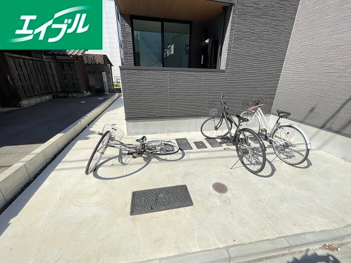 物件外観写真4　(駐輪場)