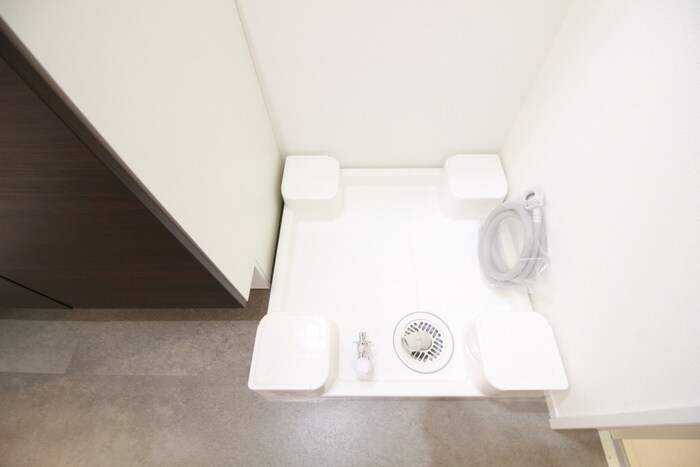 物件内観写真16　(洗濯機置場)