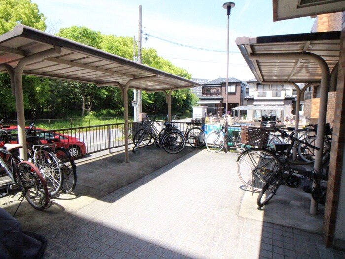 物件外観写真3　(駐輪場)