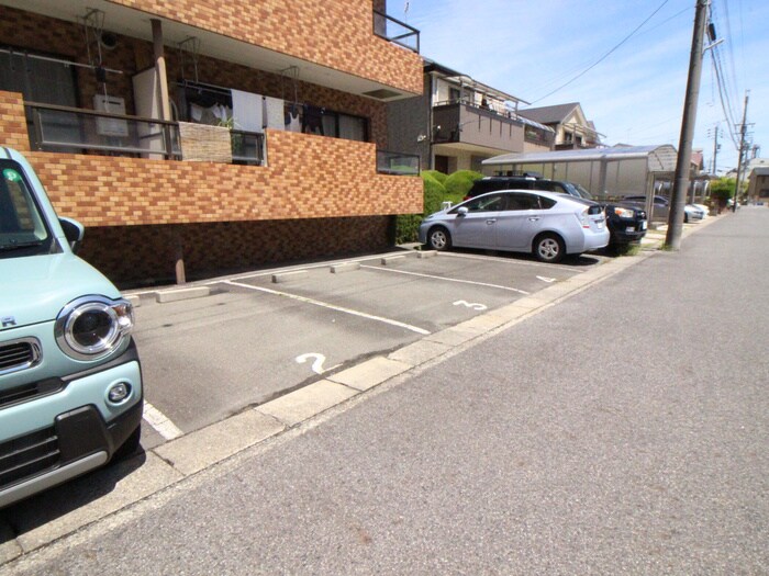 物件外観写真6　(駐車場)