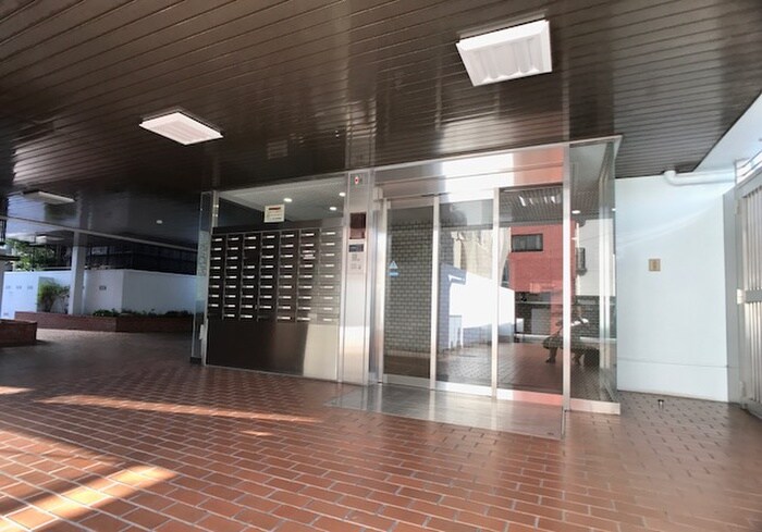 物件外観写真5　(エントランス部分)