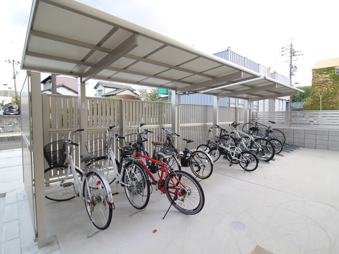 物件外観写真3　(駐輪場)