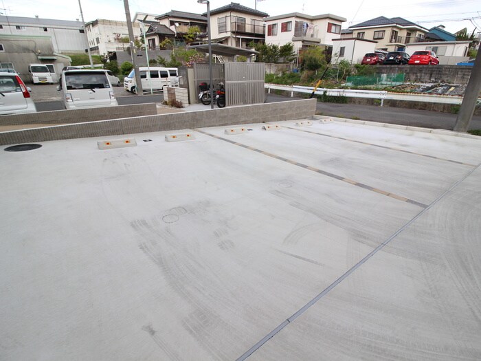 物件外観写真4　(駐車場)