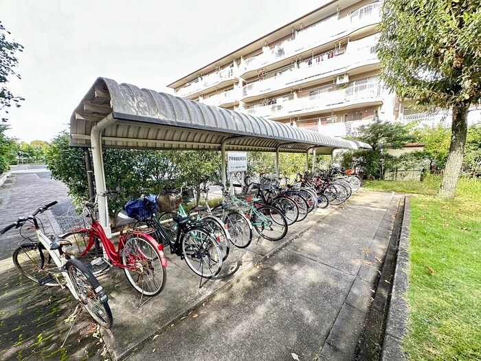 物件外観写真2　(駐輪場)