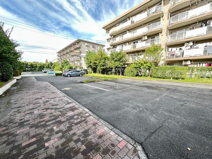 物件外観写真3　(駐車場)