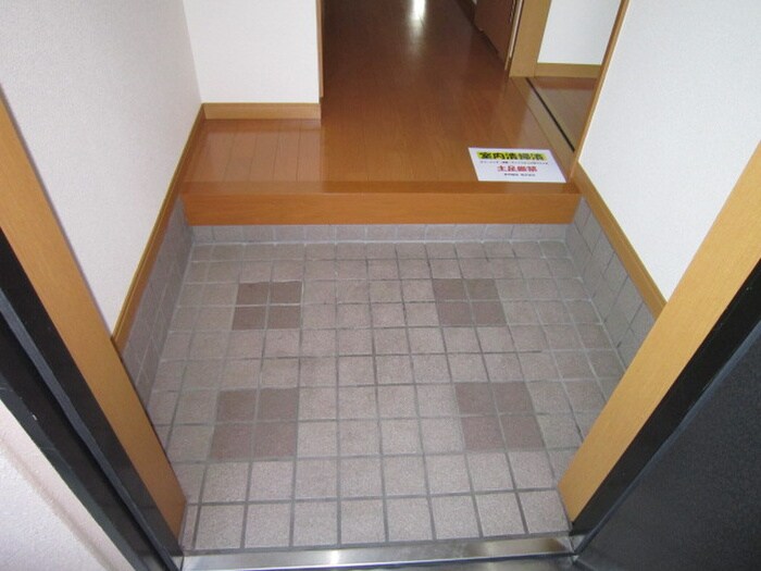 物件内観写真14　(玄関)