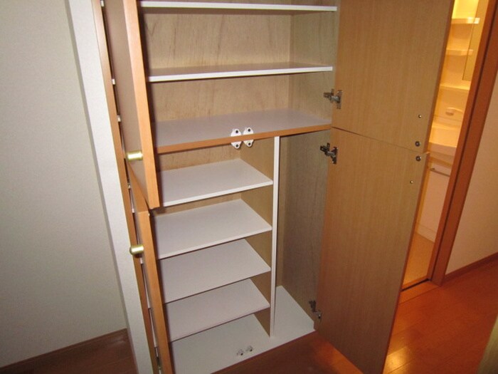 物件内観写真15　(靴箱)